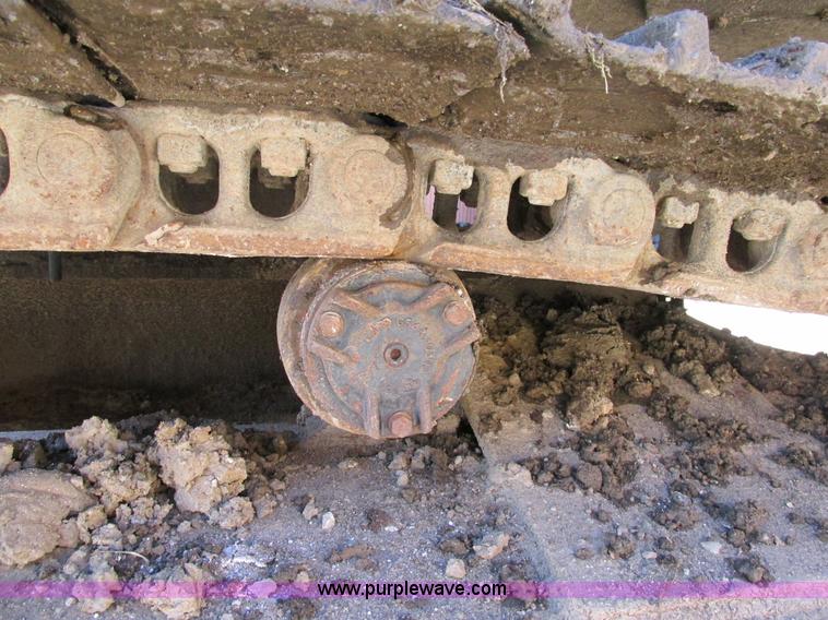 image for item E7453 1989 Caterpillar EL240B excavator