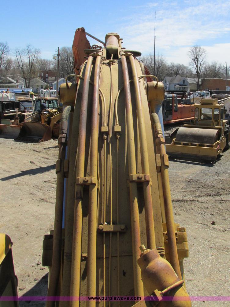 image for item E7453 1989 Caterpillar EL240B excavator