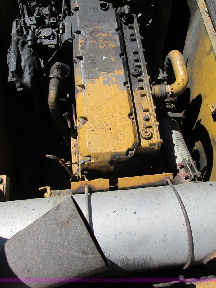image for item E7453 1989 Caterpillar EL240B excavator