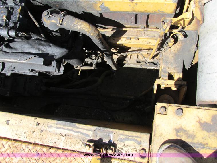 image for item E7453 1989 Caterpillar EL240B excavator