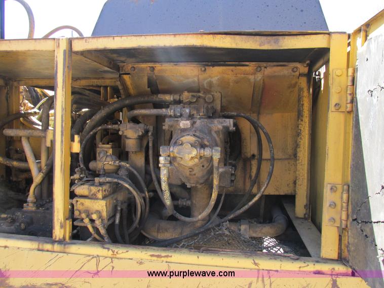 image for item E7453 1989 Caterpillar EL240B excavator