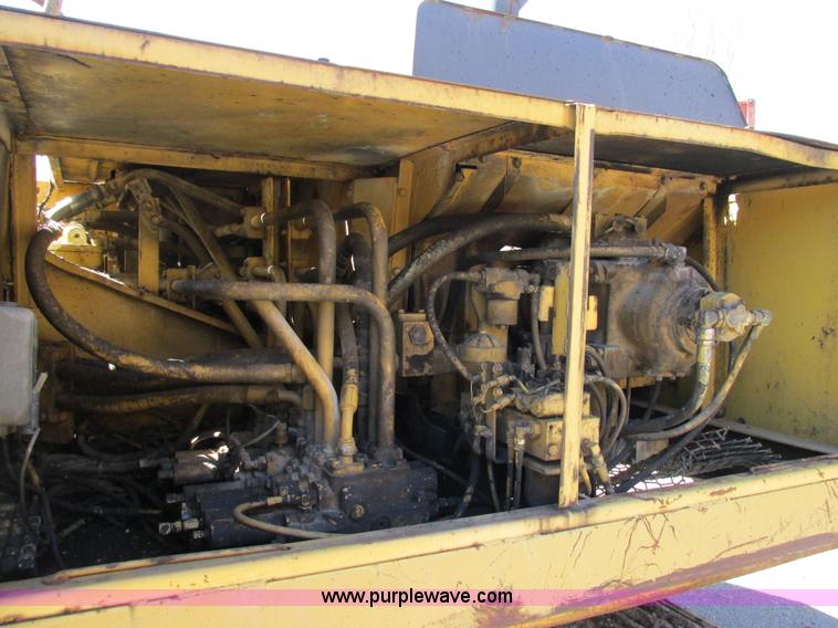 image for item E7453 1989 Caterpillar EL240B excavator