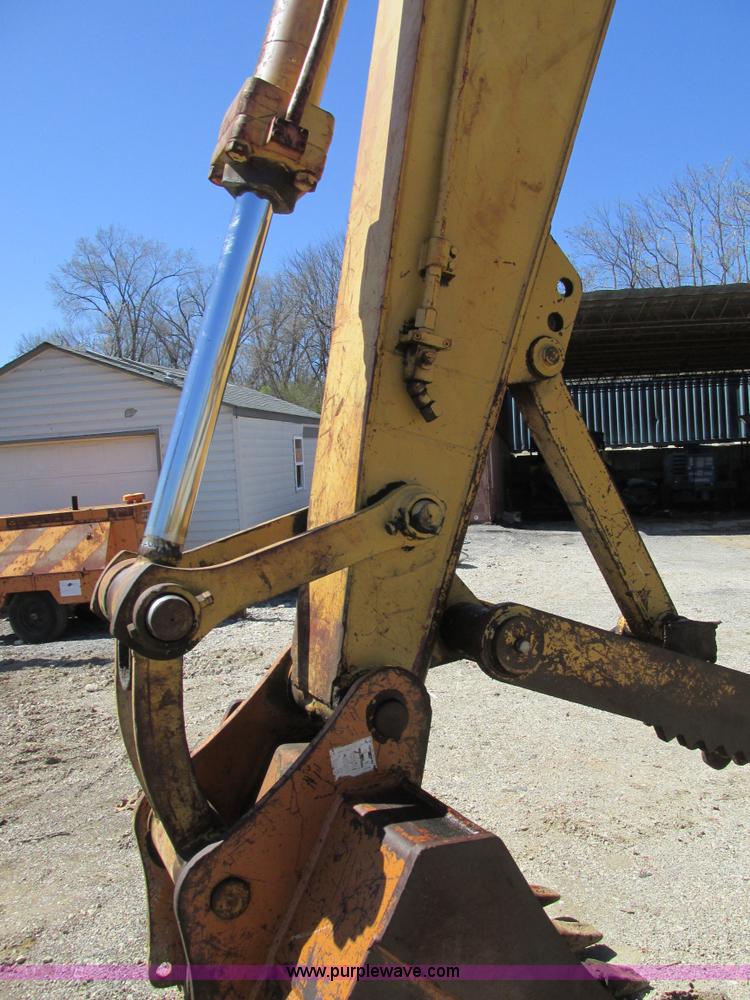 image for item E7453 1989 Caterpillar EL240B excavator