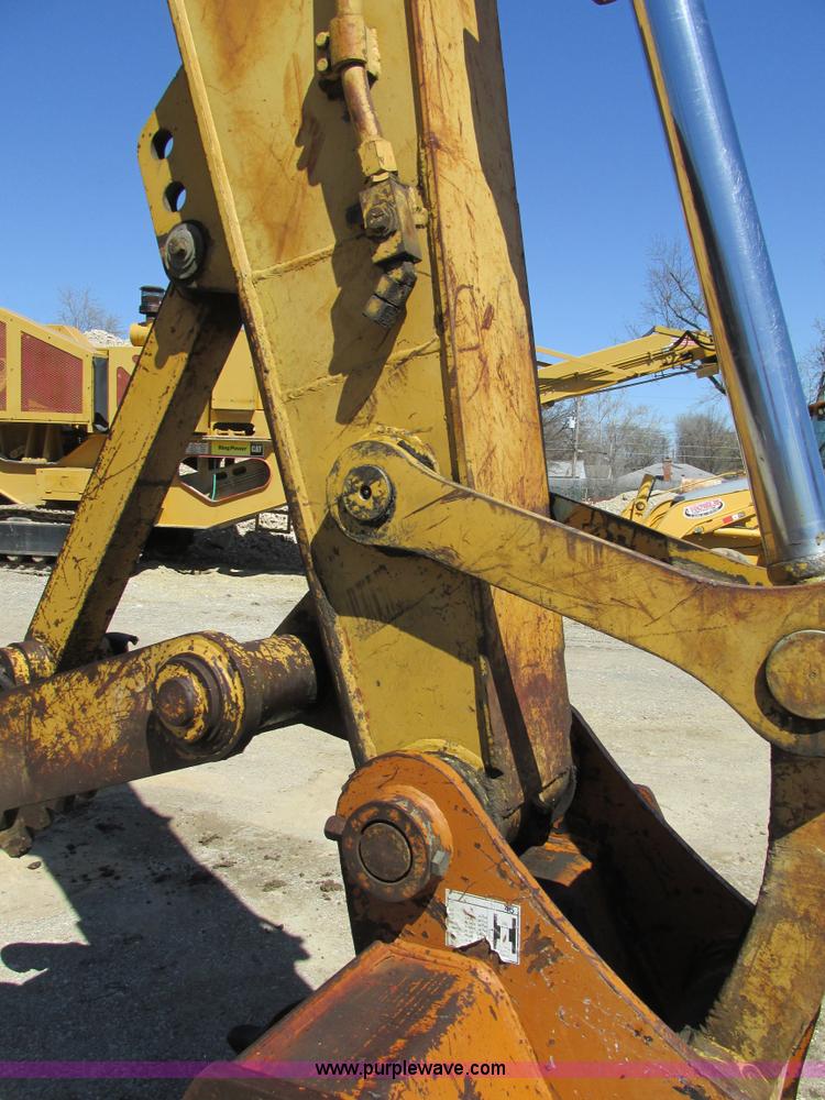 image for item E7453 1989 Caterpillar EL240B excavator