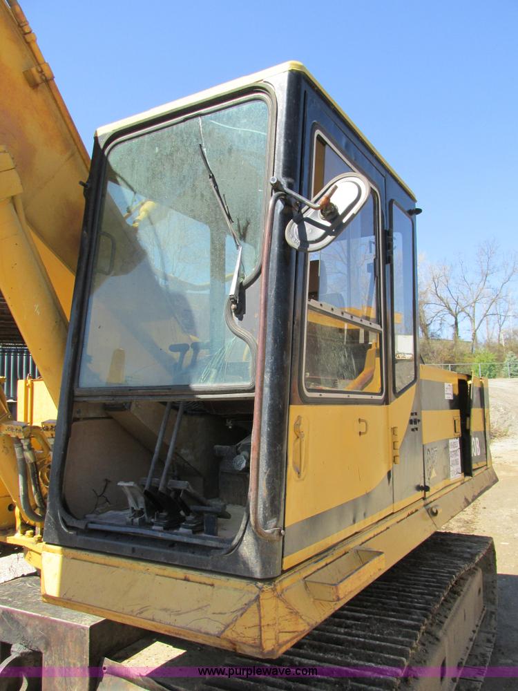 image for item E7453 1989 Caterpillar EL240B excavator