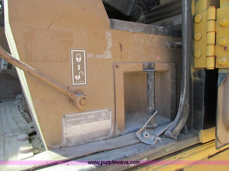 image for item E7453 1989 Caterpillar EL240B excavator
