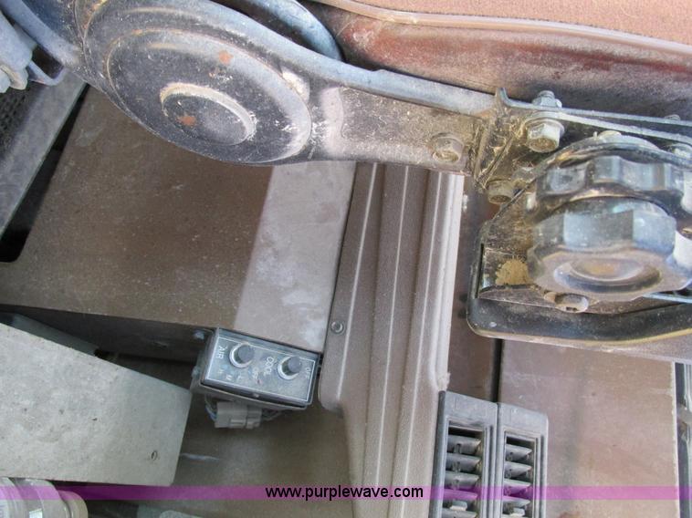 image for item E7453 1989 Caterpillar EL240B excavator