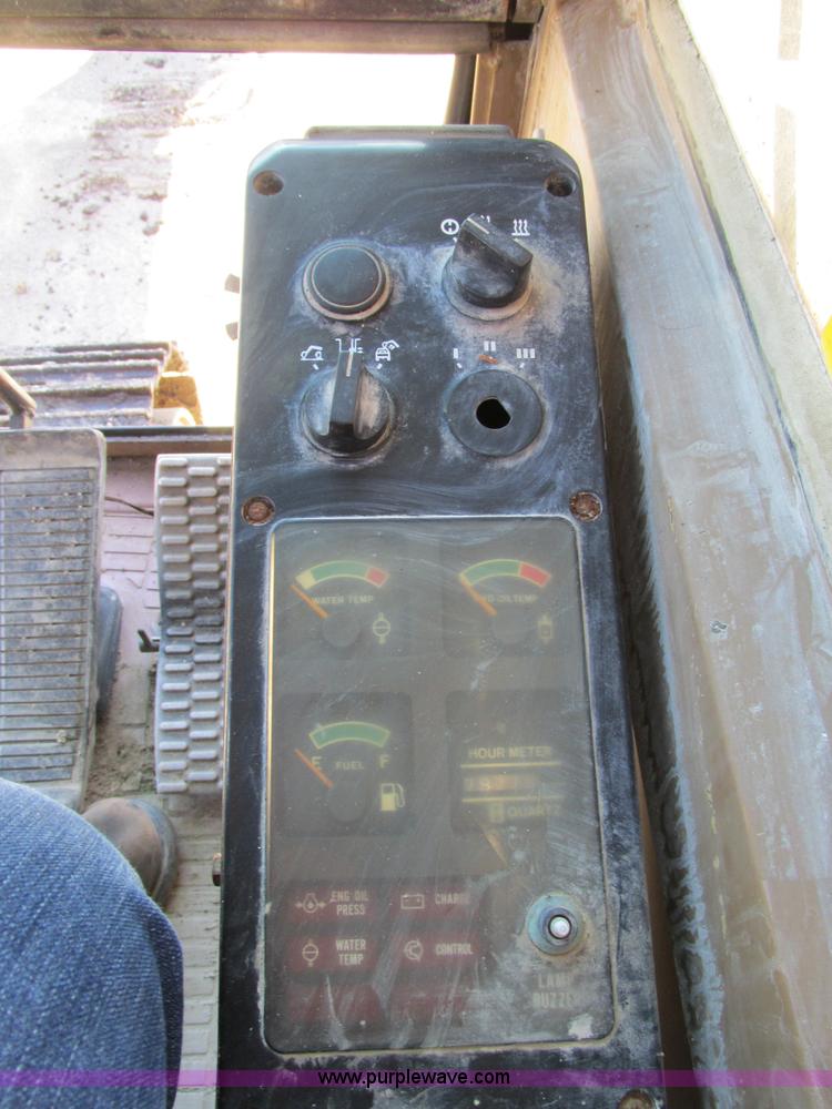 image for item E7453 1989 Caterpillar EL240B excavator