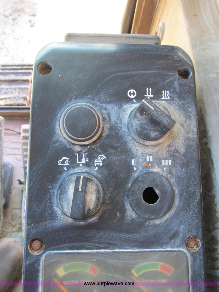 image for item E7453 1989 Caterpillar EL240B excavator