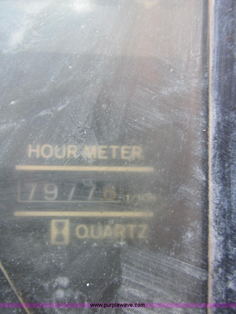 image for item E7453 1989 Caterpillar EL240B excavator