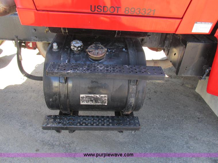 image for item E7454 1994 Ford LTL9000 semi truck