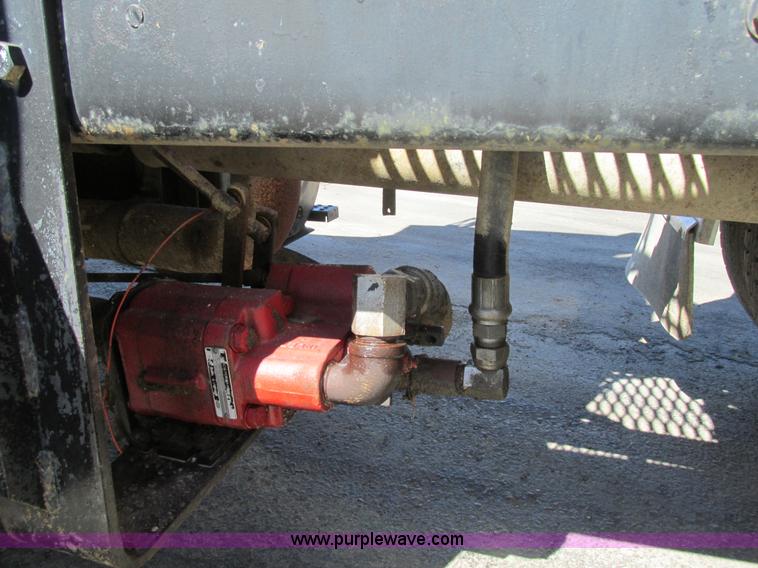 image for item E7454 1994 Ford LTL9000 semi truck