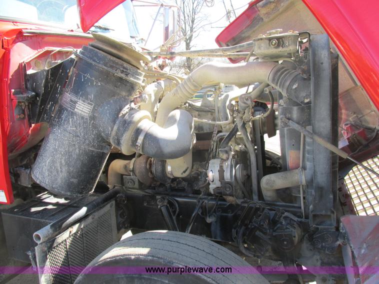 image for item E7454 1994 Ford LTL9000 semi truck