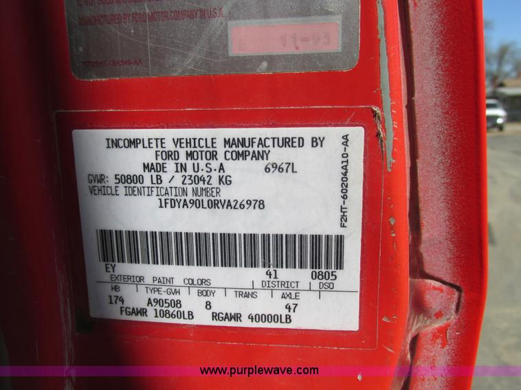 image for item E7454 1994 Ford LTL9000 semi truck