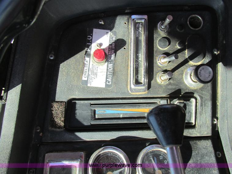 image for item E7454 1994 Ford LTL9000 semi truck