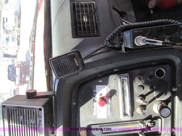 image for item E7454 1994 Ford LTL9000 semi truck