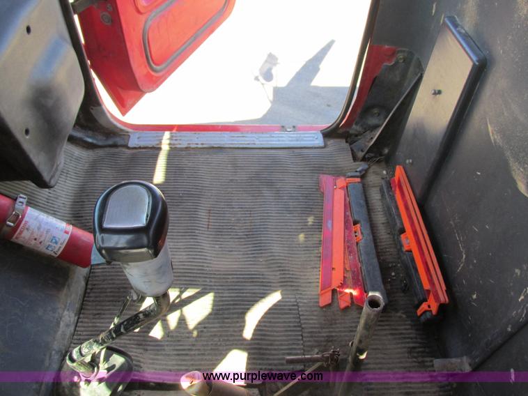 image for item E7454 1994 Ford LTL9000 semi truck