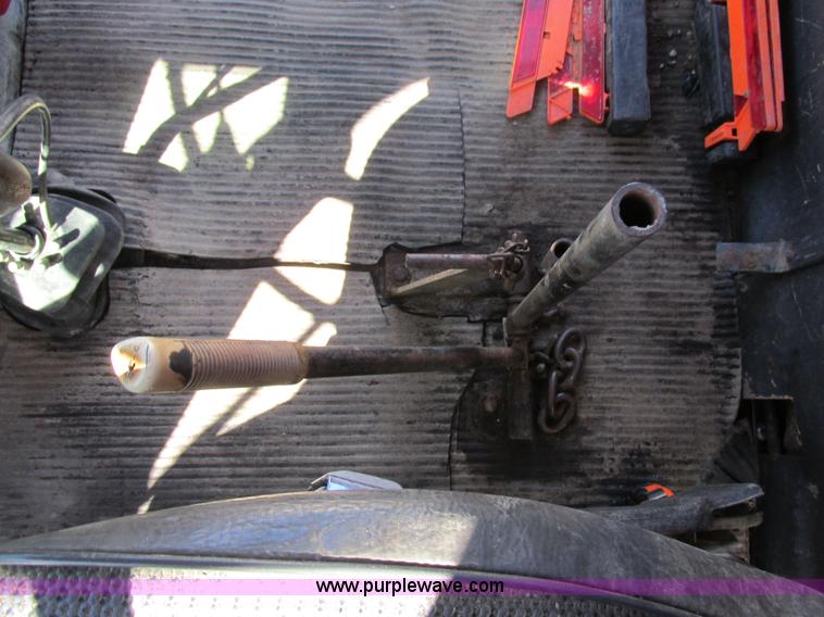 image for item E7454 1994 Ford LTL9000 semi truck