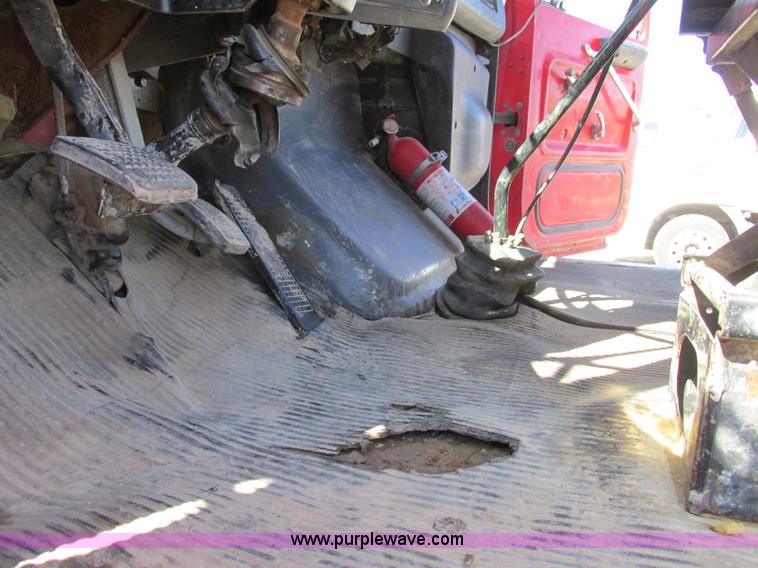 image for item E7454 1994 Ford LTL9000 semi truck