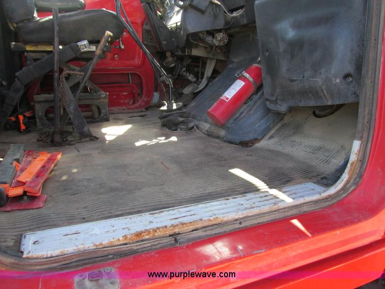 image for item E7454 1994 Ford LTL9000 semi truck