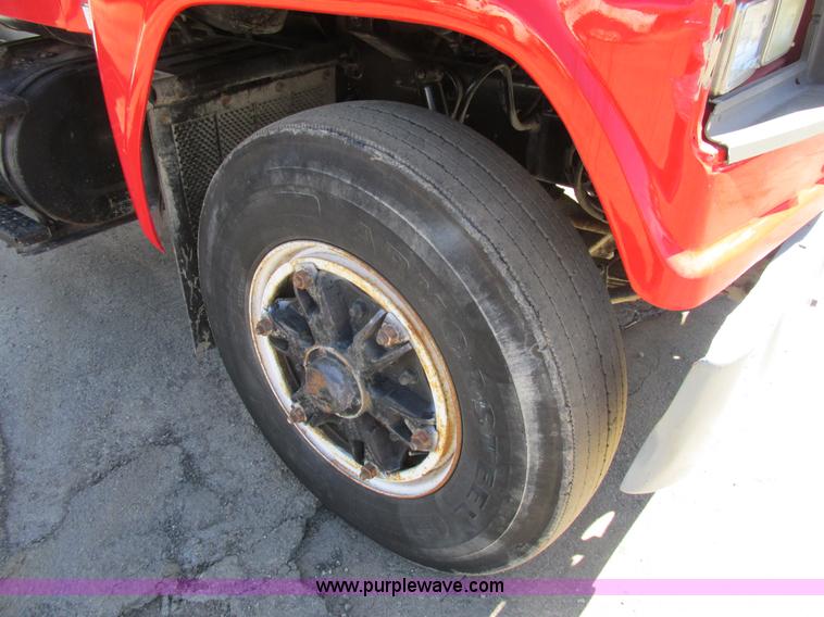 image for item E7454 1994 Ford LTL9000 semi truck