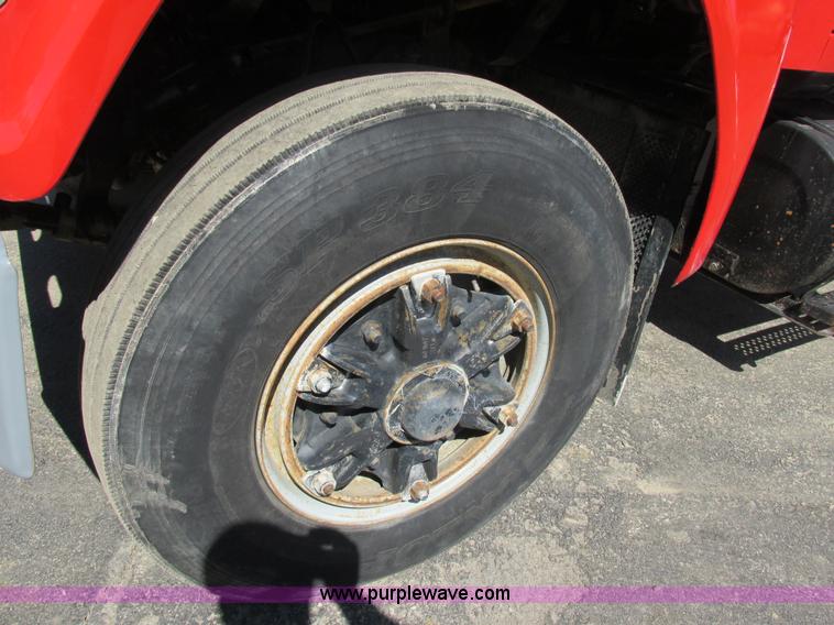 image for item E7454 1994 Ford LTL9000 semi truck