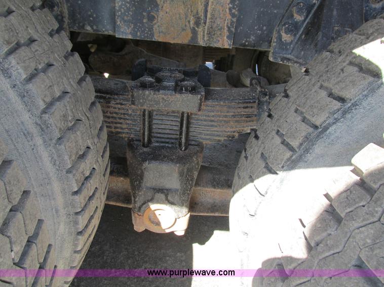 image for item E7454 1994 Ford LTL9000 semi truck