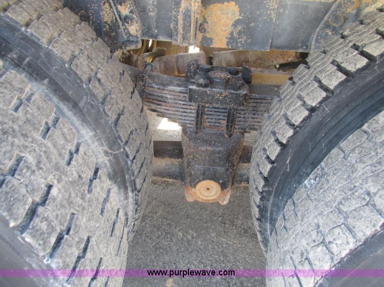 image for item E7454 1994 Ford LTL9000 semi truck