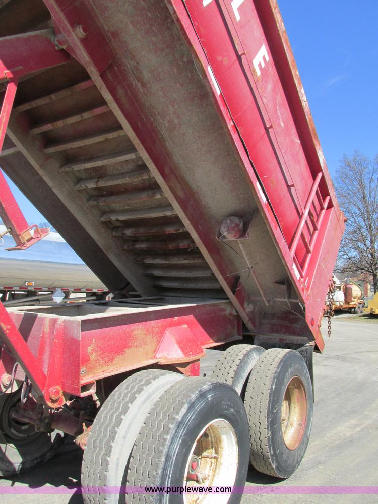 image for item E7455 2002 Dierzen Dominator barrel dump trailer