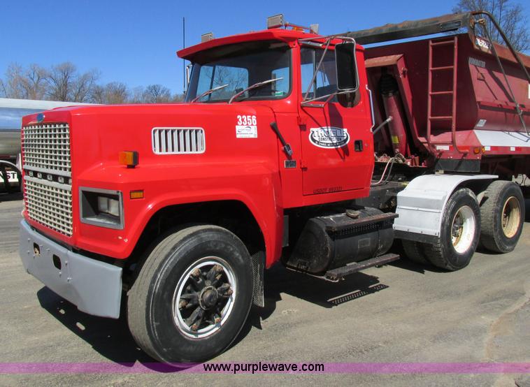 image for item E7456 1994 Ford LTL9000 semi truck