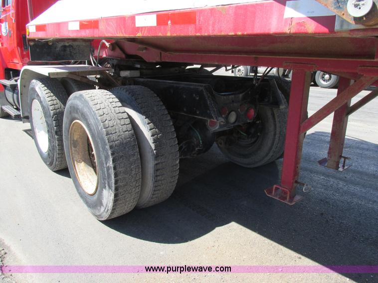 image for item E7456 1994 Ford LTL9000 semi truck