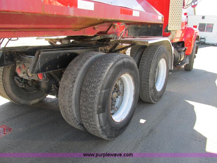 image for item E7456 1994 Ford LTL9000 semi truck