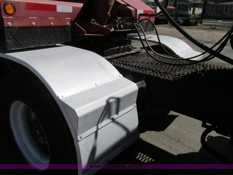 image for item E7456 1994 Ford LTL9000 semi truck