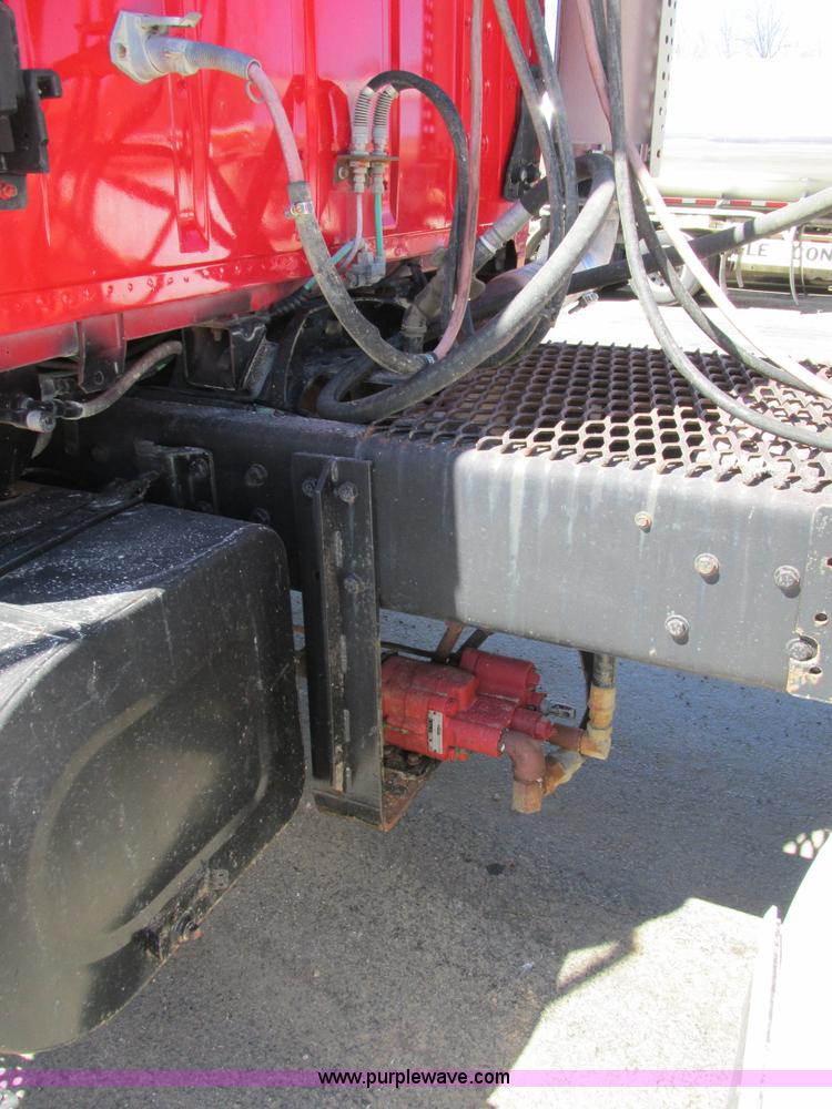 image for item E7456 1994 Ford LTL9000 semi truck