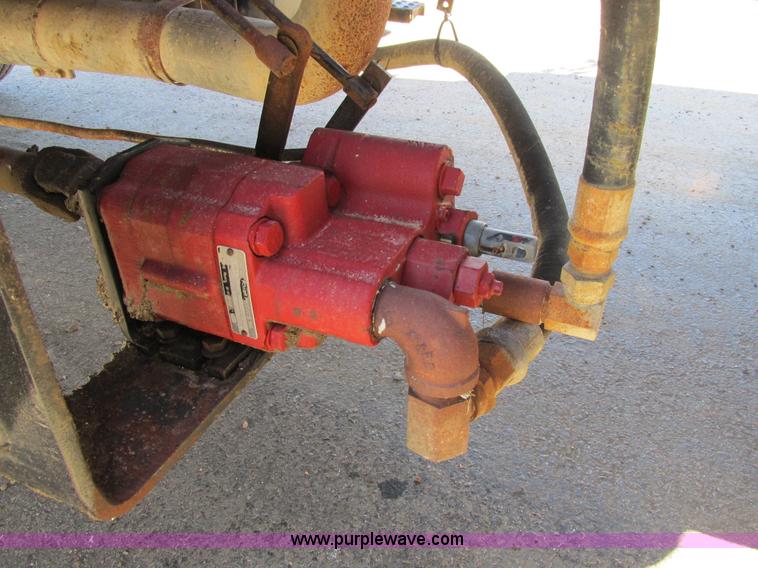 image for item E7456 1994 Ford LTL9000 semi truck