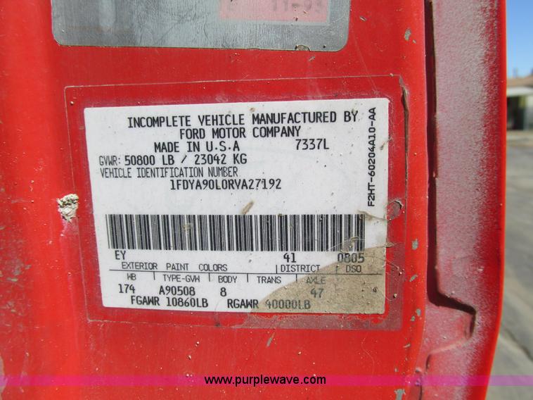 image for item E7456 1994 Ford LTL9000 semi truck