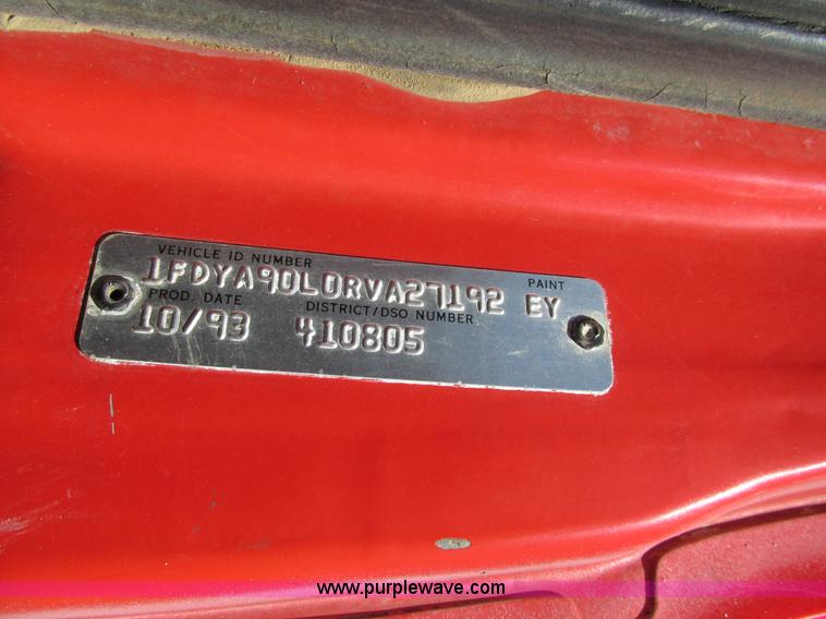 image for item E7456 1994 Ford LTL9000 semi truck