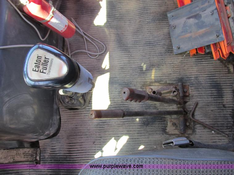 image for item E7456 1994 Ford LTL9000 semi truck