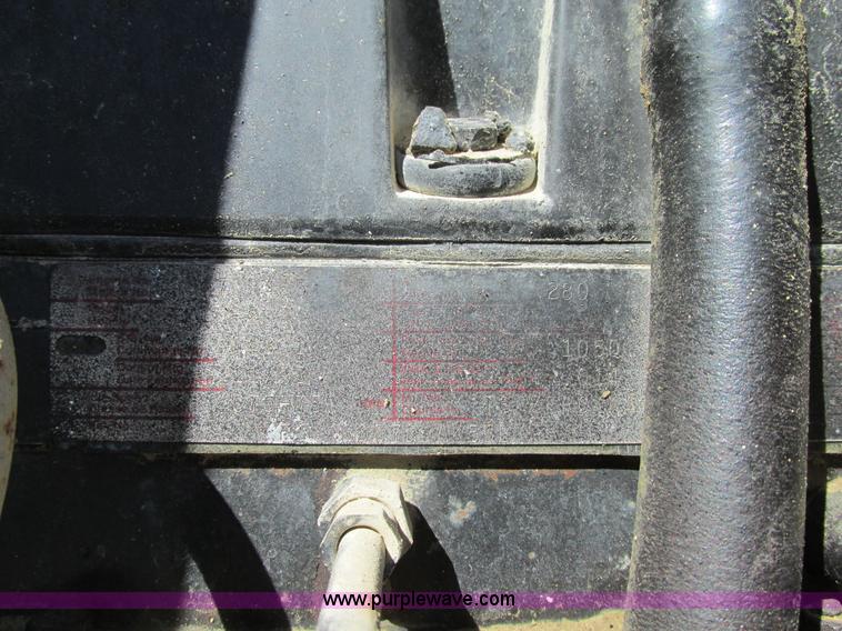 image for item E7456 1994 Ford LTL9000 semi truck