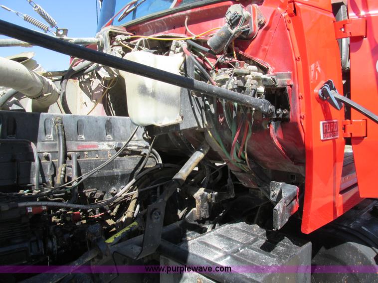 image for item E7456 1994 Ford LTL9000 semi truck