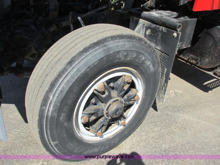 image for item E7456 1994 Ford LTL9000 semi truck