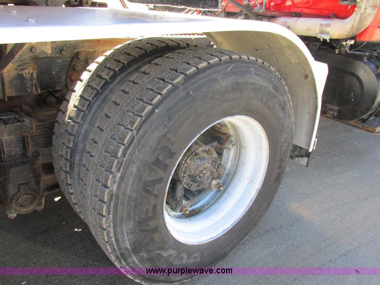 image for item E7456 1994 Ford LTL9000 semi truck