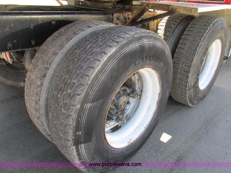 image for item E7456 1994 Ford LTL9000 semi truck