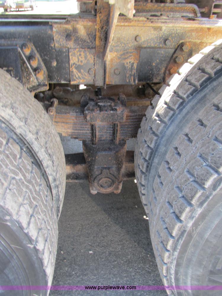 image for item E7456 1994 Ford LTL9000 semi truck