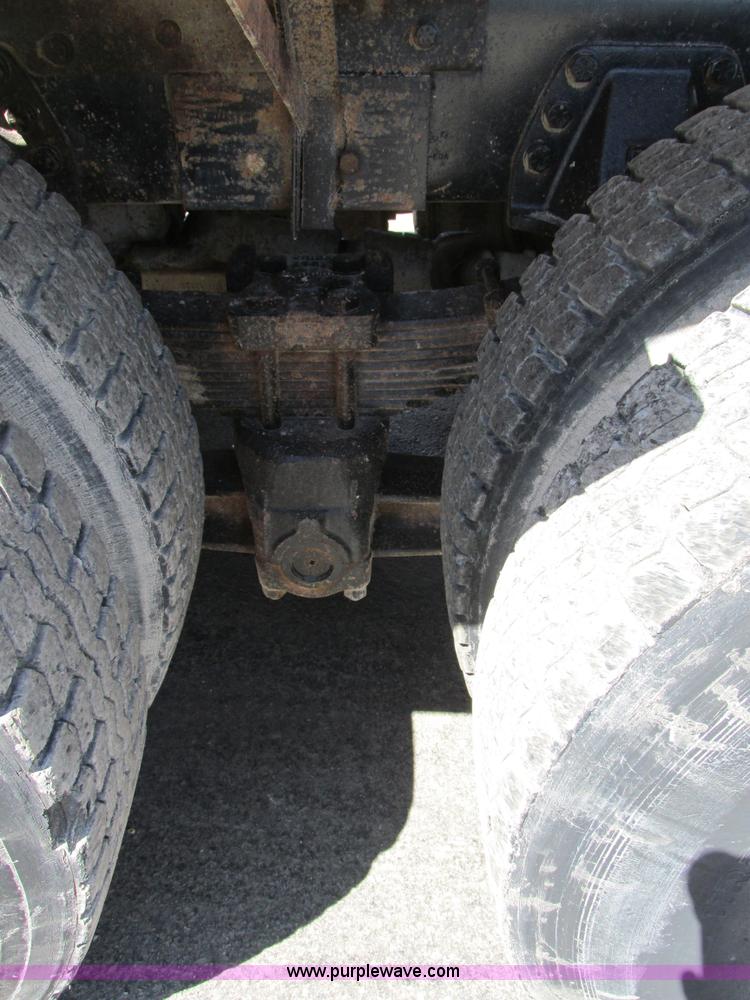 image for item E7456 1994 Ford LTL9000 semi truck