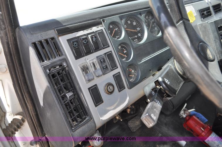 image for item F2340 1994 Freightliner FL80 dump truck