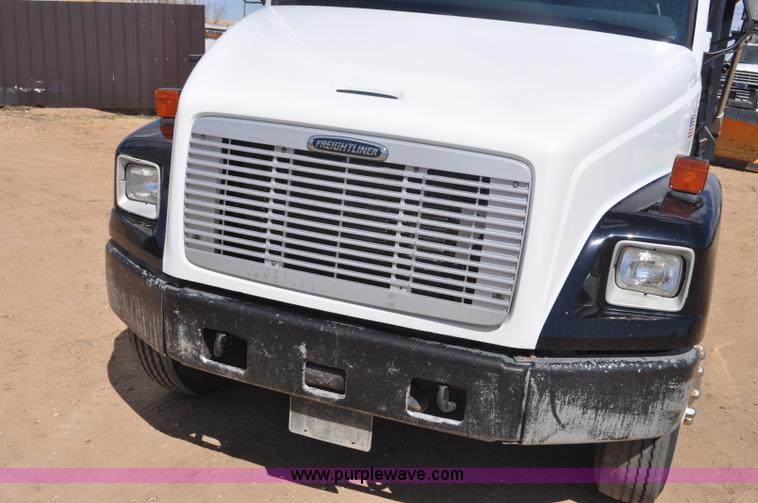 image for item F2340 1994 Freightliner FL80 dump truck