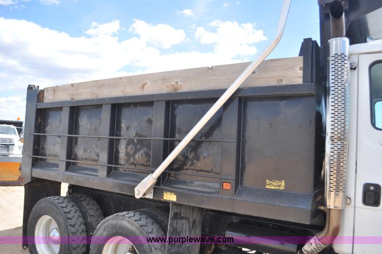 image for item F2340 1994 Freightliner FL80 dump truck
