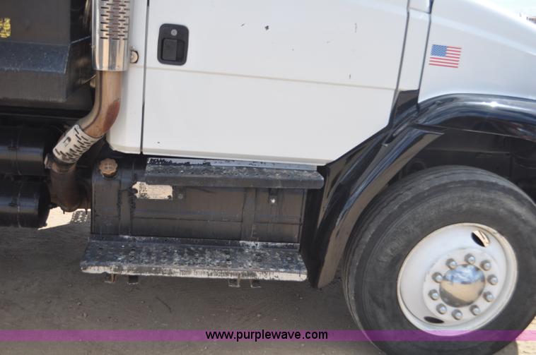 image for item F2340 1994 Freightliner FL80 dump truck