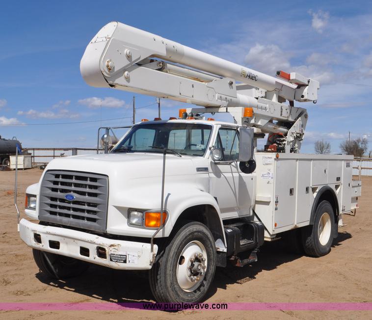 image for item F2342 1995 Ford F800 bucket truck